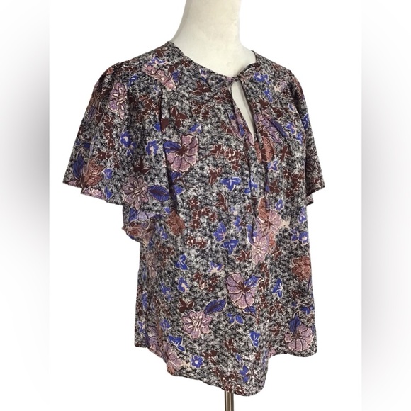 C & C California Floral Flutter Sleeve Tie Neck Blouse Size Medium - Picture 3 of 6